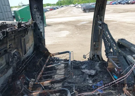 2022 Chevrolet Silverado 4Wd Short Bed Custom Trail Boss/4Wd Standard Bed Custom Trail Boss z USA, uszkodzony, nr VIN 3GCPDCEKXNG512849